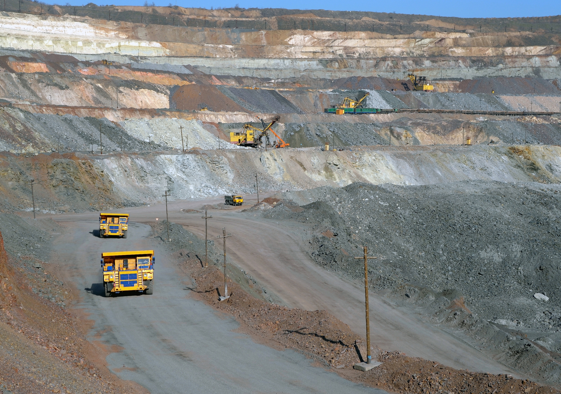 Modelo de simulación mina–puerto para diagnóstico productivo – Chile